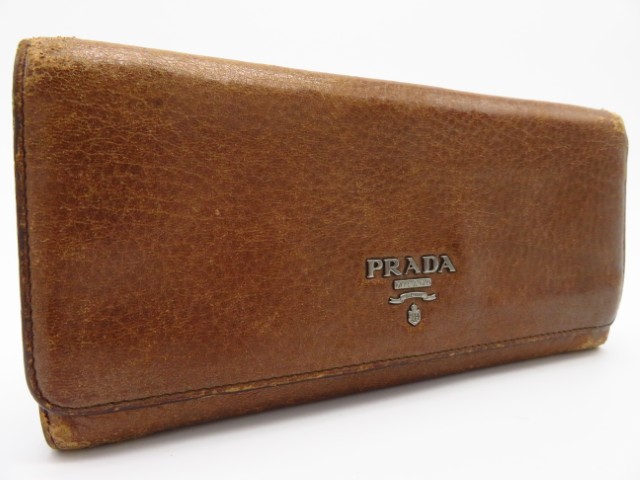 プラダ　財布